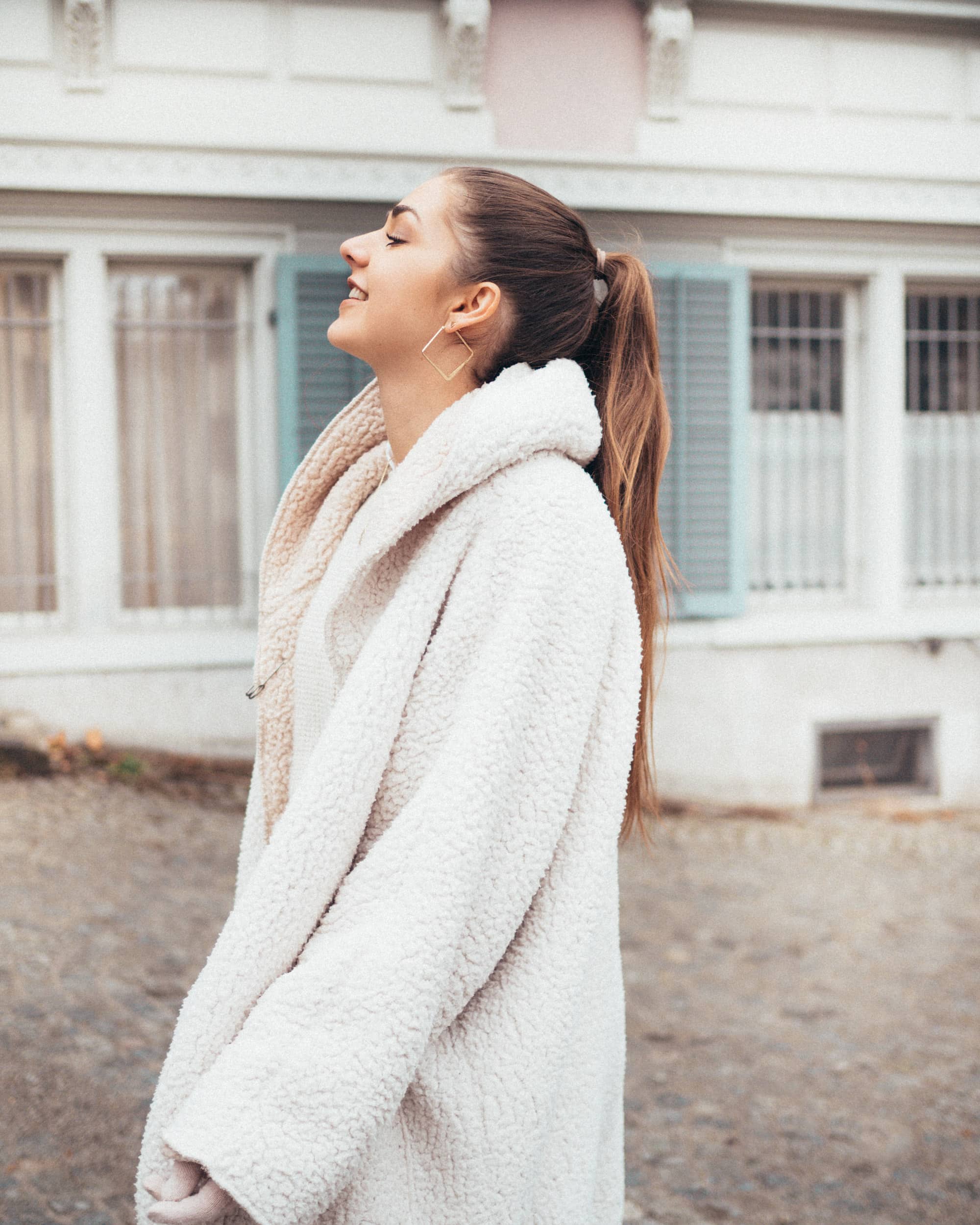 Minimalism, Pink, Teddy, Jacket, Winter Outfit, Trackpants, Nike, Sneakers, Fluffy, Faux Fur, Fake Fur, Classics, Fashion, Inspiration, OOTD, Outfit, Neutrals, Girl, Girls, Fashion Look, Fashion Blogger