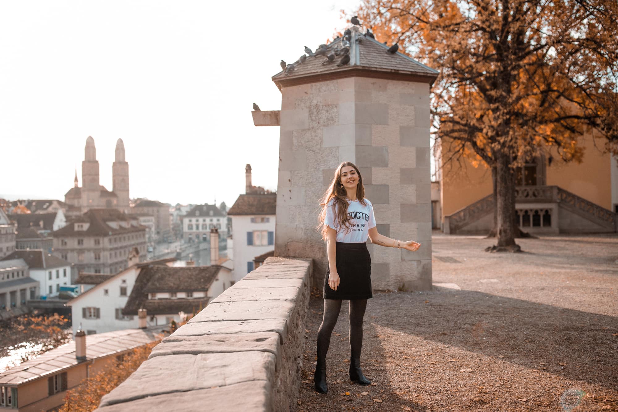Jewelry, Details, Sunset, Golden Hour, Casual Look, Statement T-Shirt, Parosh, Corduroy, Ankle Boots, Necklace, Bracelet, Earrings, Essentials, Conscious, Sustainable, Conscious Fashion, Fashion Blogger, Fashion Blog, Fashion Magazine, Editorial, Canon Camera, Zurich