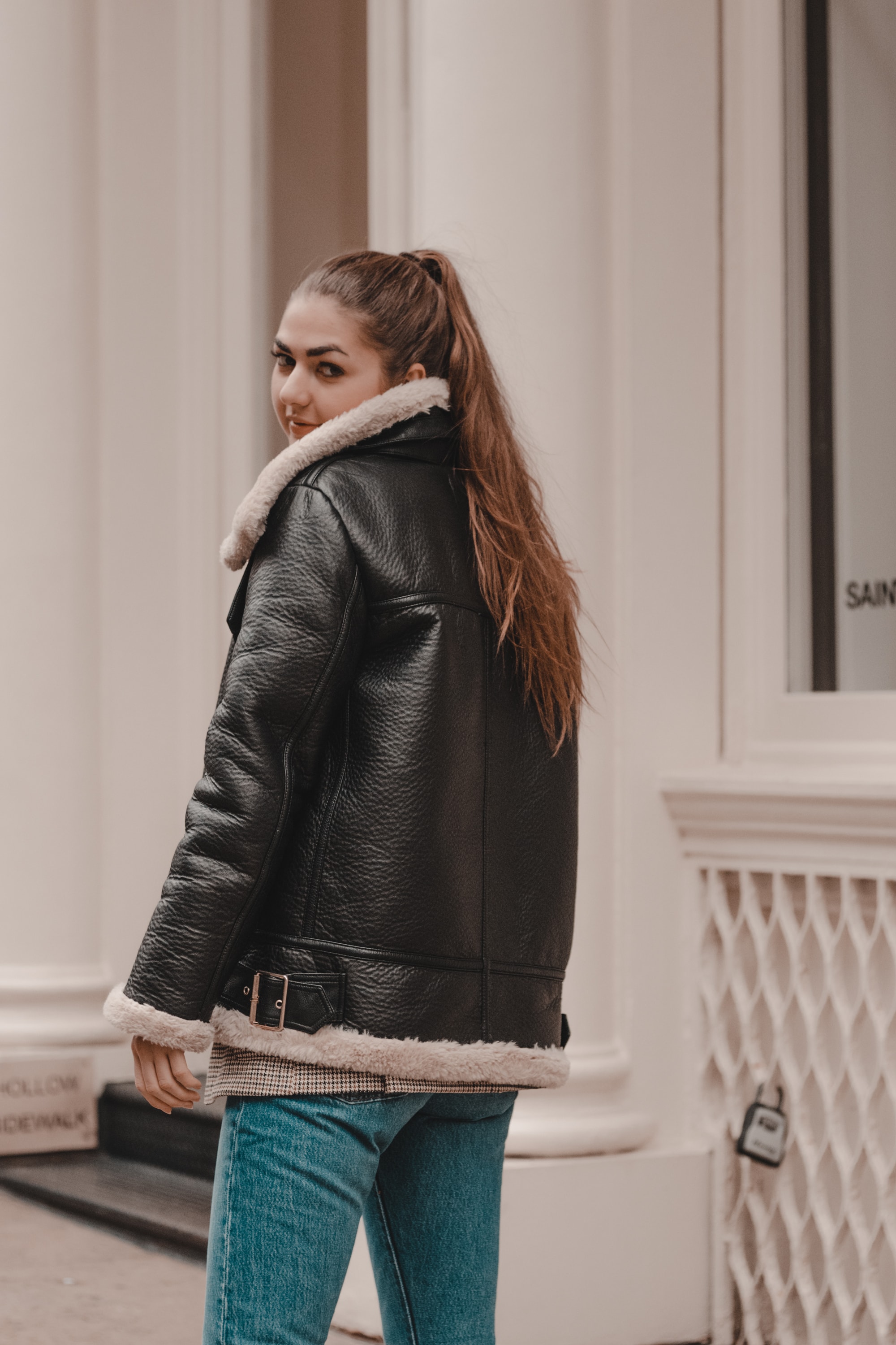 Outfit, Street Style, OOTD, Girls, Outfits, Fashion, Style, Trend, Trending, Inspiration, Editorial, New York, Biker Jacket, Denim, Levi's, Long Hair, Ponytail, Carmitive